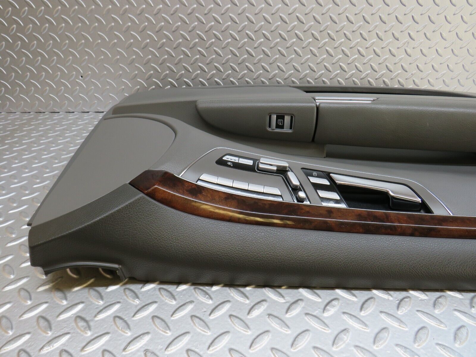 35100 Mercedes-Benz W221 Front Left Door Card