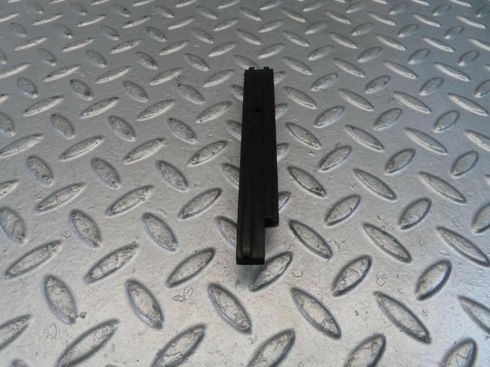 10987 Mercedes-Benz W115 220D Timing Chain Guide Rail 6150500016