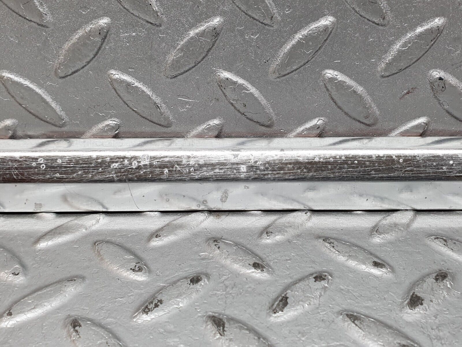 41189 Mercedes-Benz W126 300SE Front Right Door Chrome Moulding Trim