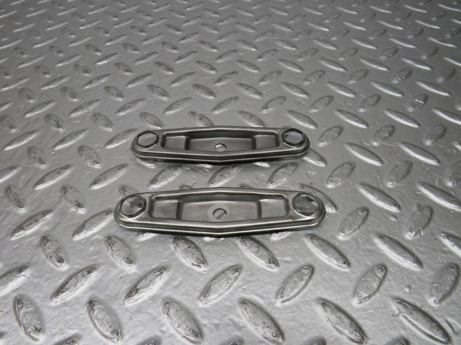 31778 Mercedes-Benz W201 190LE 1.8L Fuel Injector Bracket