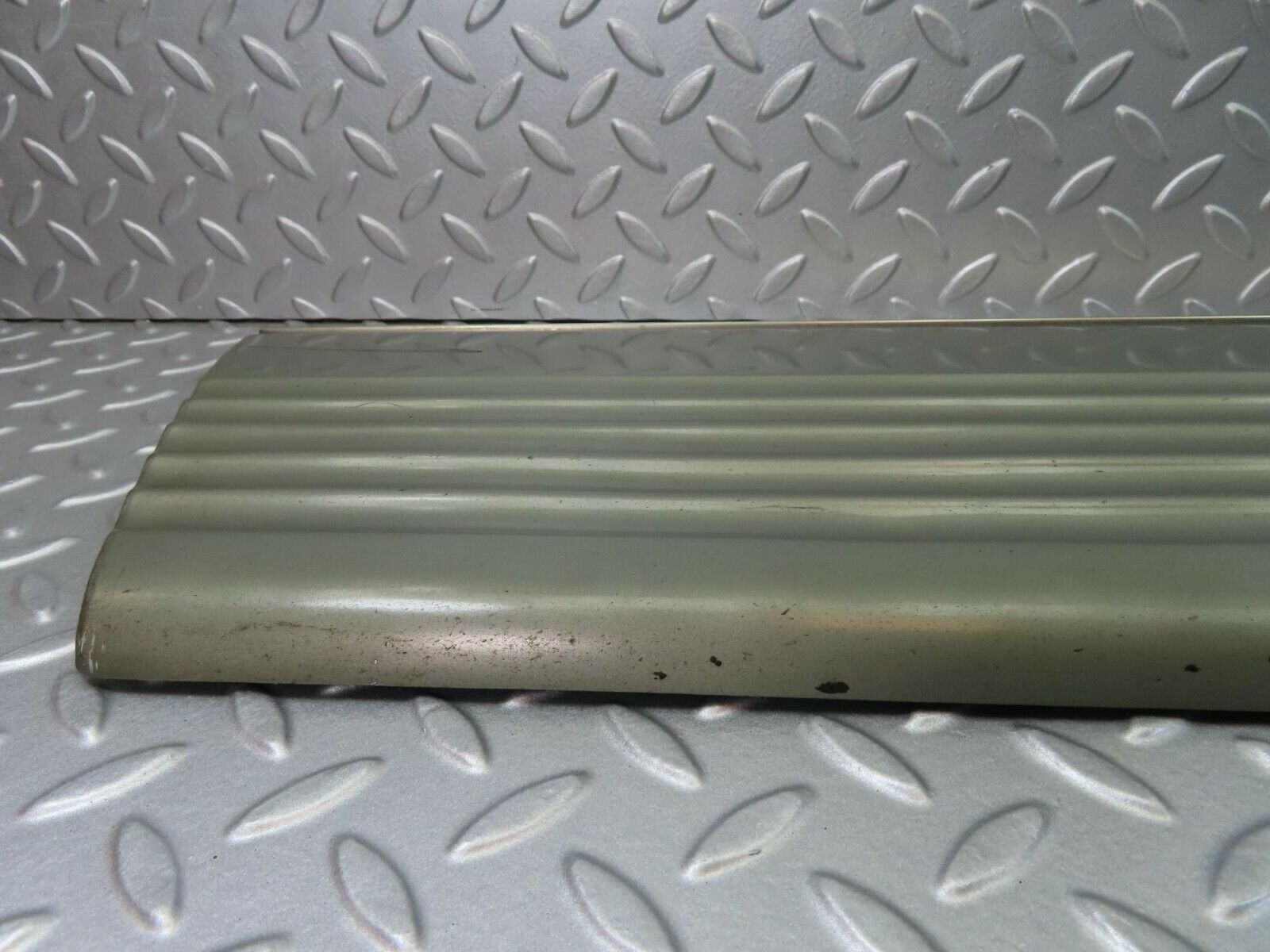 8872 Mercedes-Benz W126 Front Left Door Moulding 1266900340