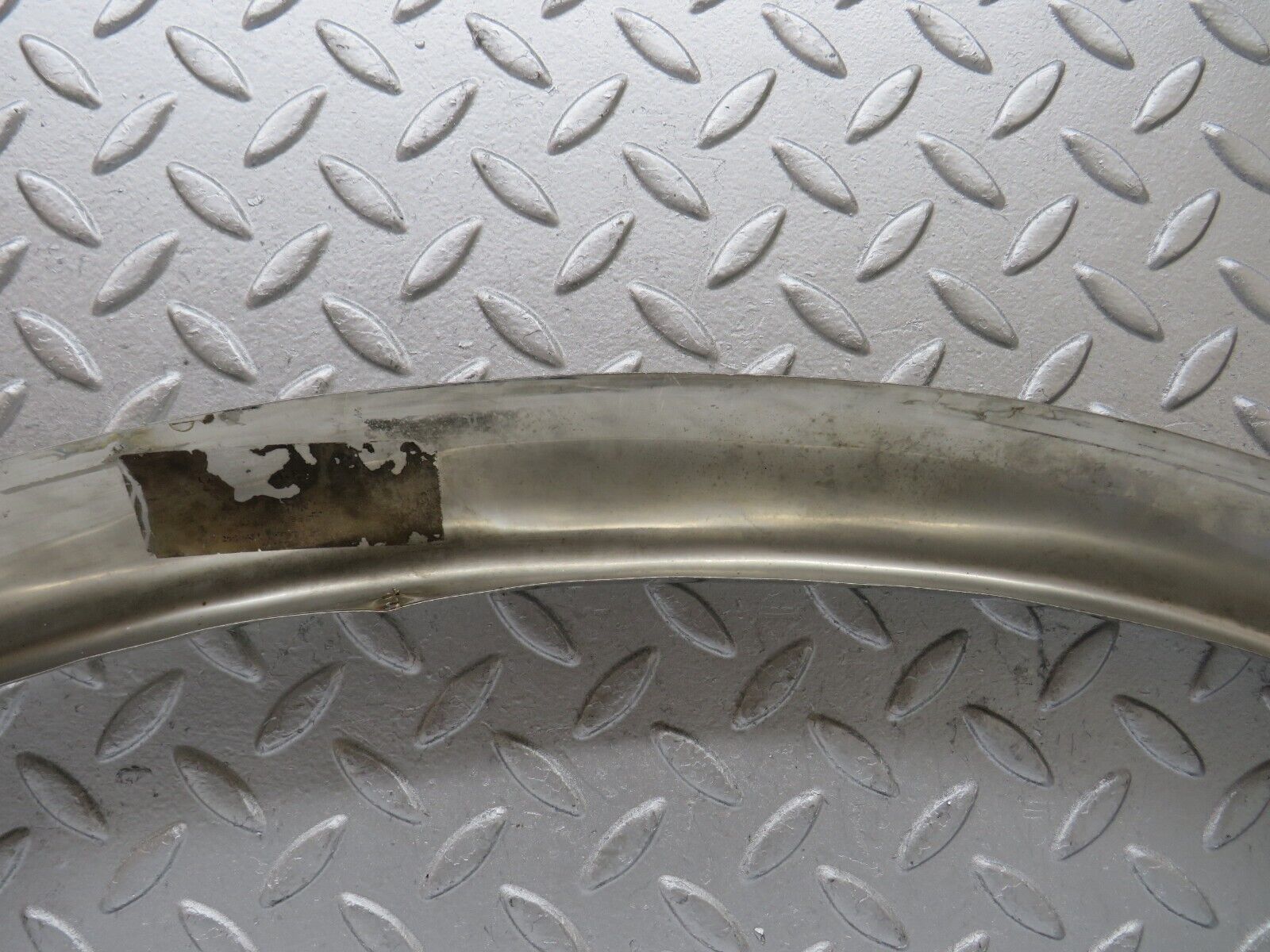 36289 Mercedes-Benz W126 420SE Front Right Chrome Wheel Arch Trim