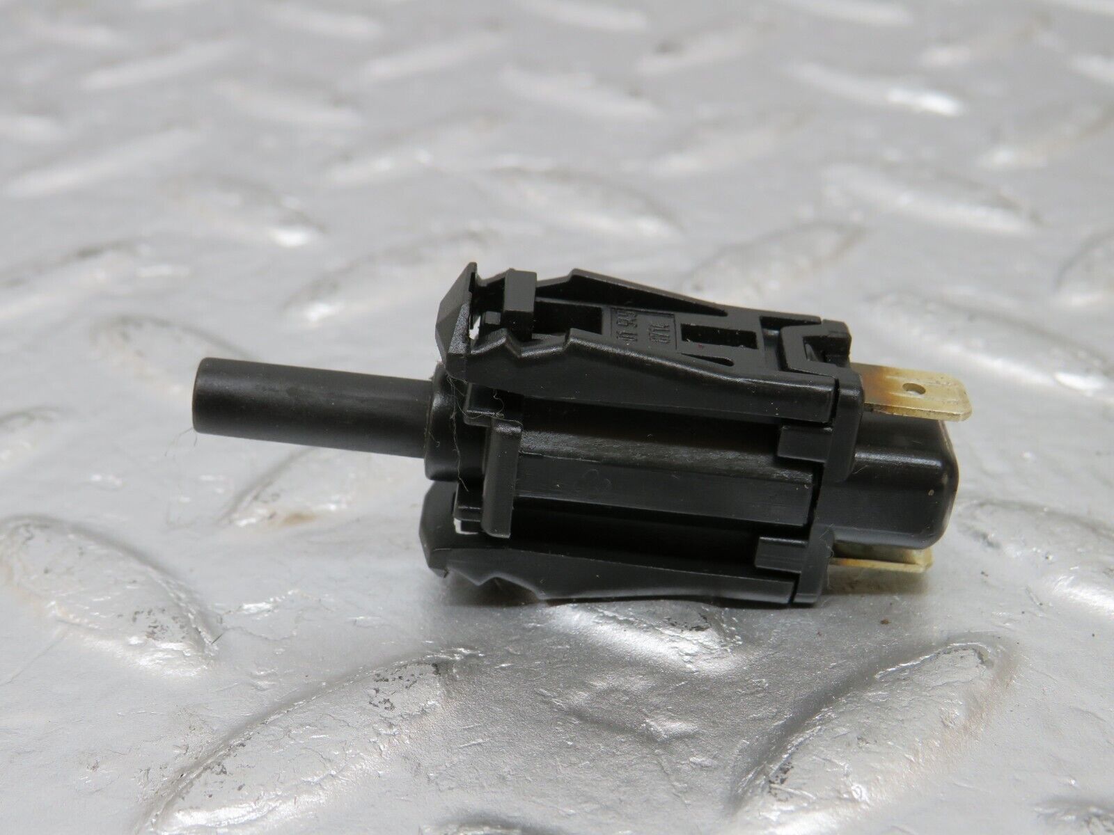 34137 Mercedes-Benz W124 260E Door Contact Switch 0015458714