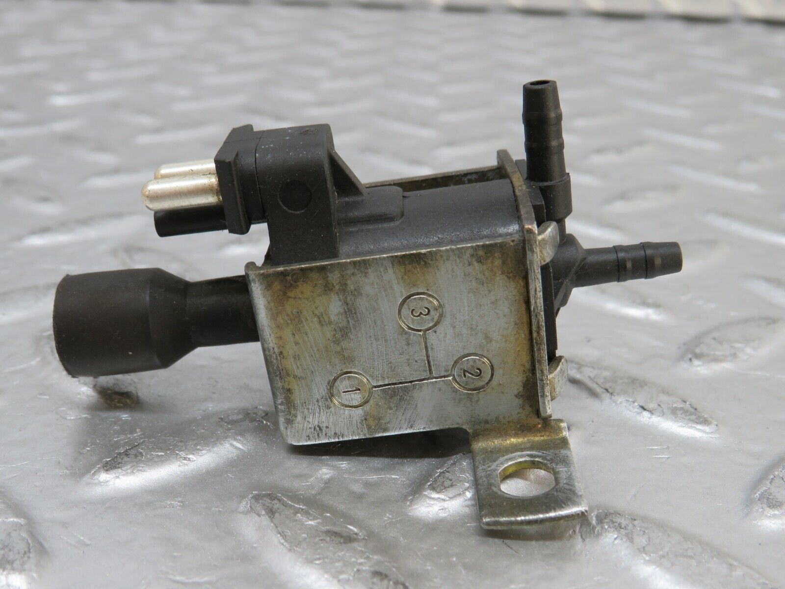 26710 Mercedes-Benz C124 220CE Coupe Vacuum Control Valve Pierburg 0015407097