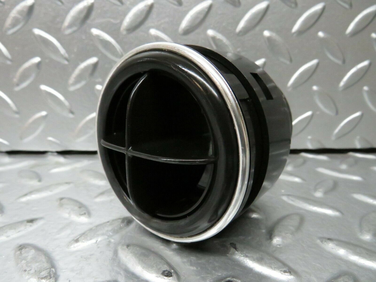 23775 Mercedes-Benz C107 450SLC Coupe Dashboard Air Vent