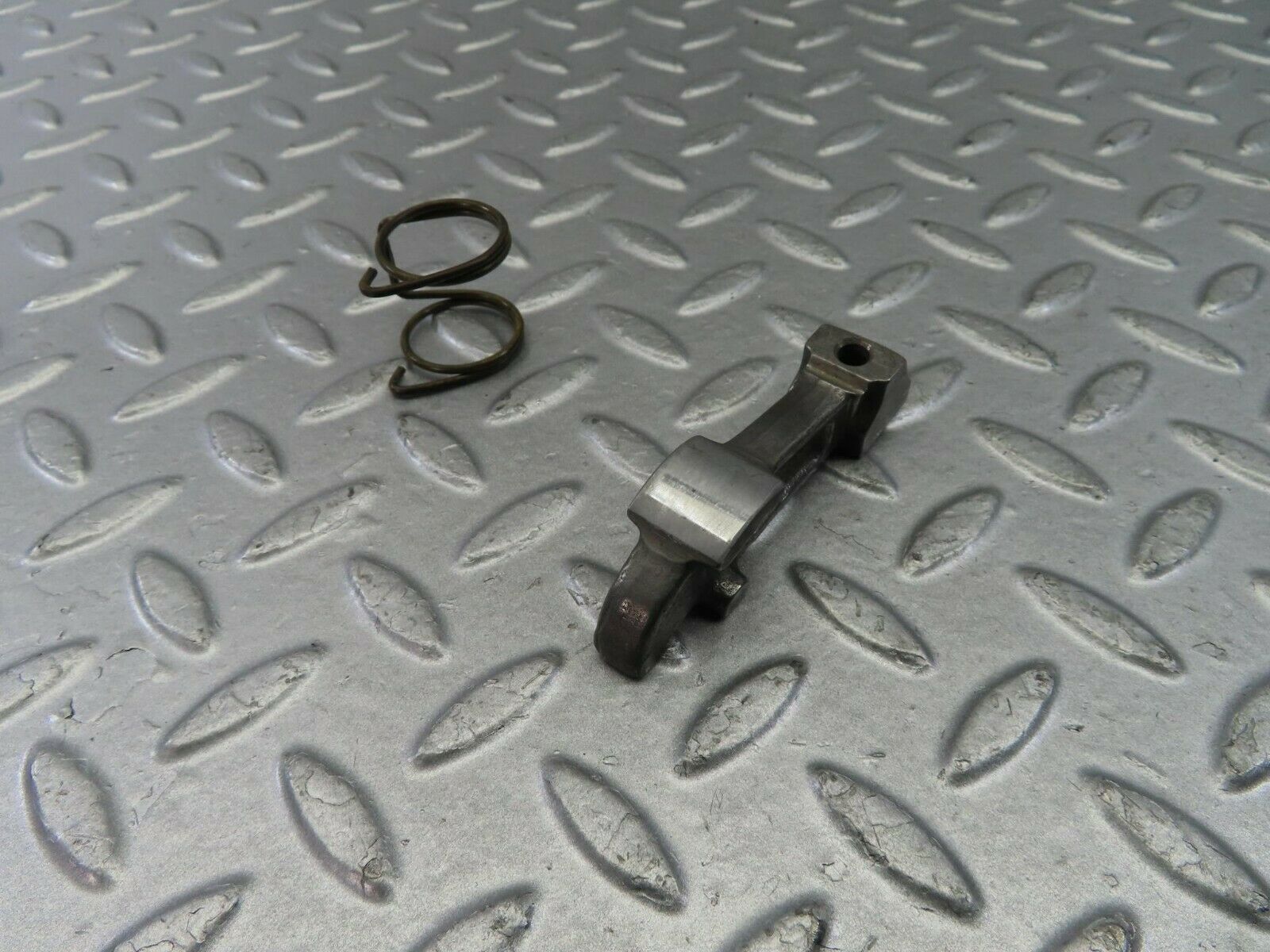 9136 Mercedes-Benz W108 Valve Rocker Arm With Retaining Spring