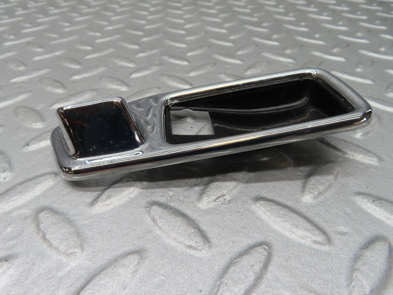 16058 Mercedes-Benz W123 280E Chrome Frame For Door Opener Right 1167660211