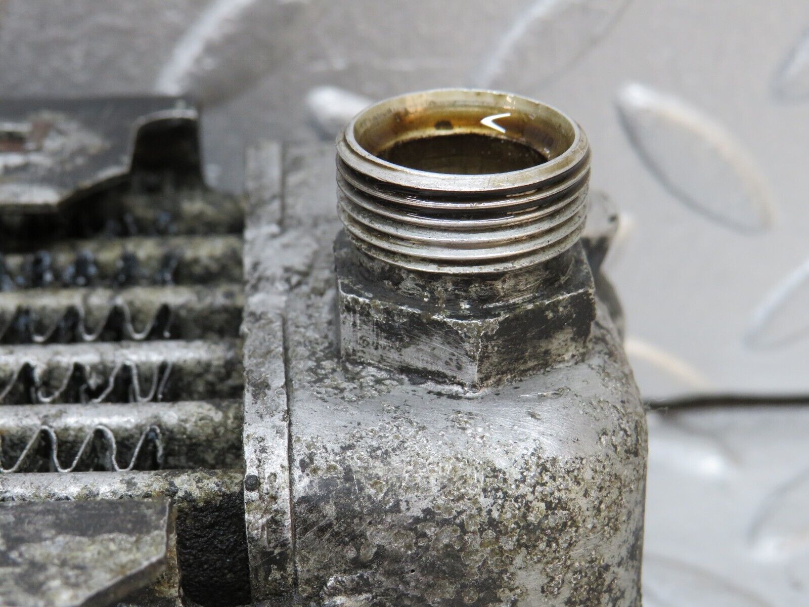 37406 Mercedes-Benz W109 300SEL Oil Cooler Radiator Behr 1161800065