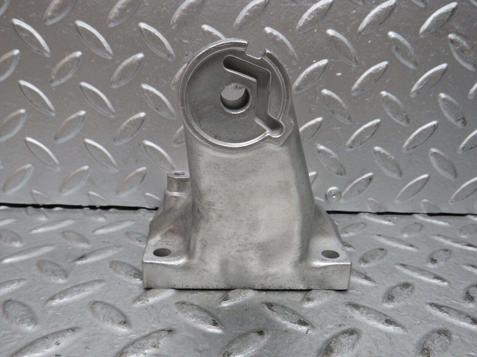 29033 Mercedes-Benz C124 320CE Coupe Engine Mount Bracket Left 6032236004