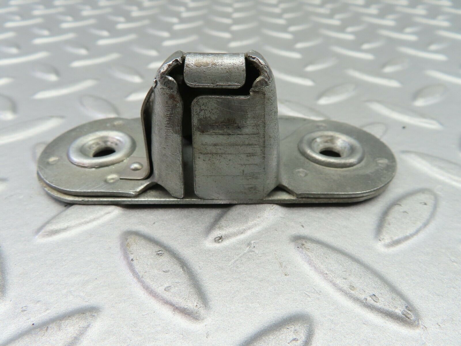 7187 Mercedes-Benz C107 350SLC Coupe Boot Latch Lock