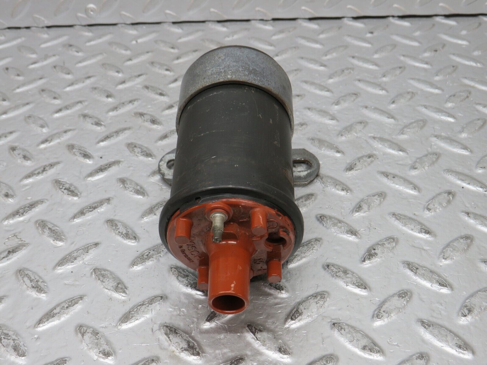 32138 Mercedes-Benz W123 230E Ignition Coil Bosch 0001584003 0221118307