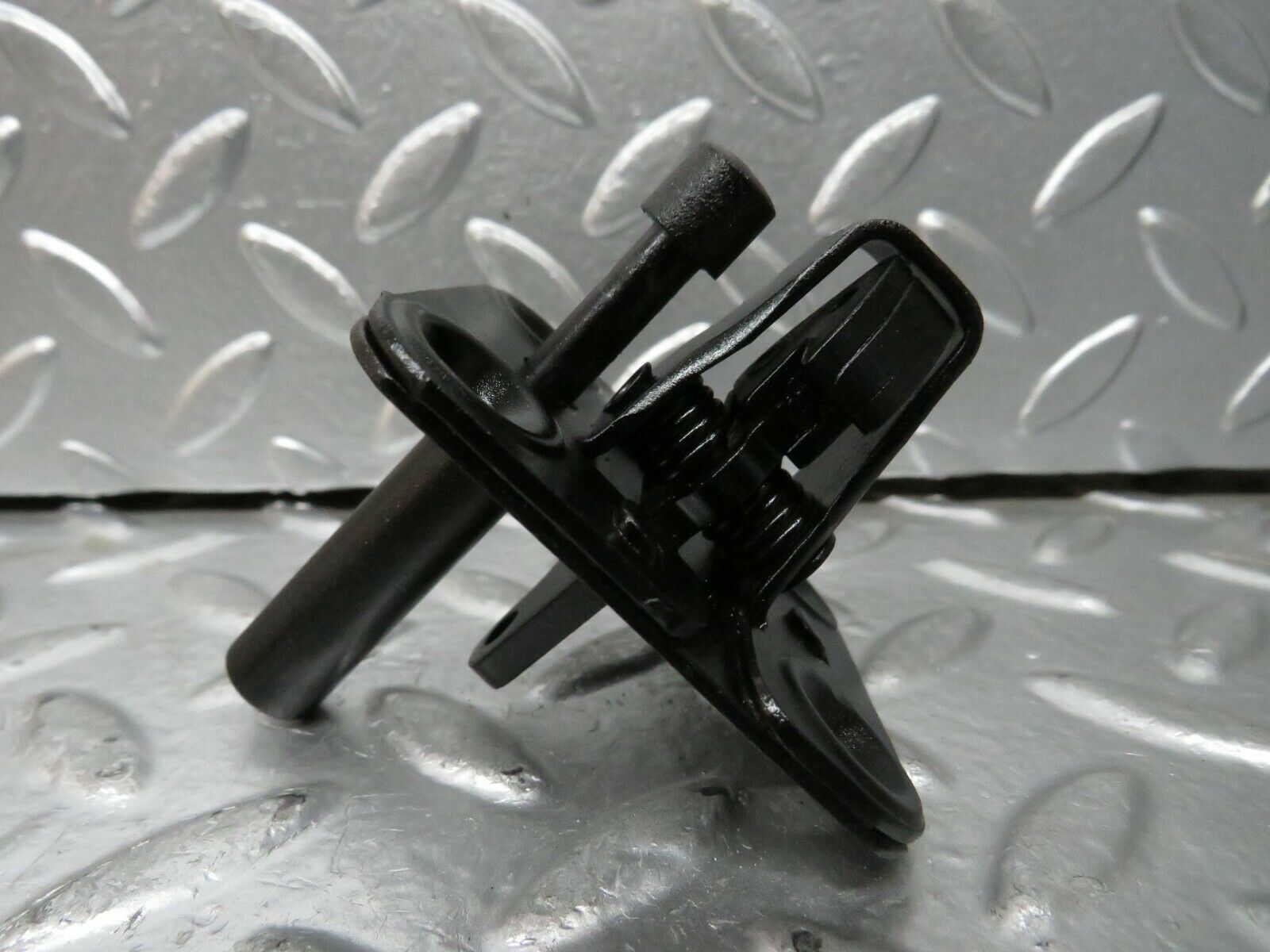 23838 Mercedes-Benz C107 450SLC Coupe Bonnet Lock Catch