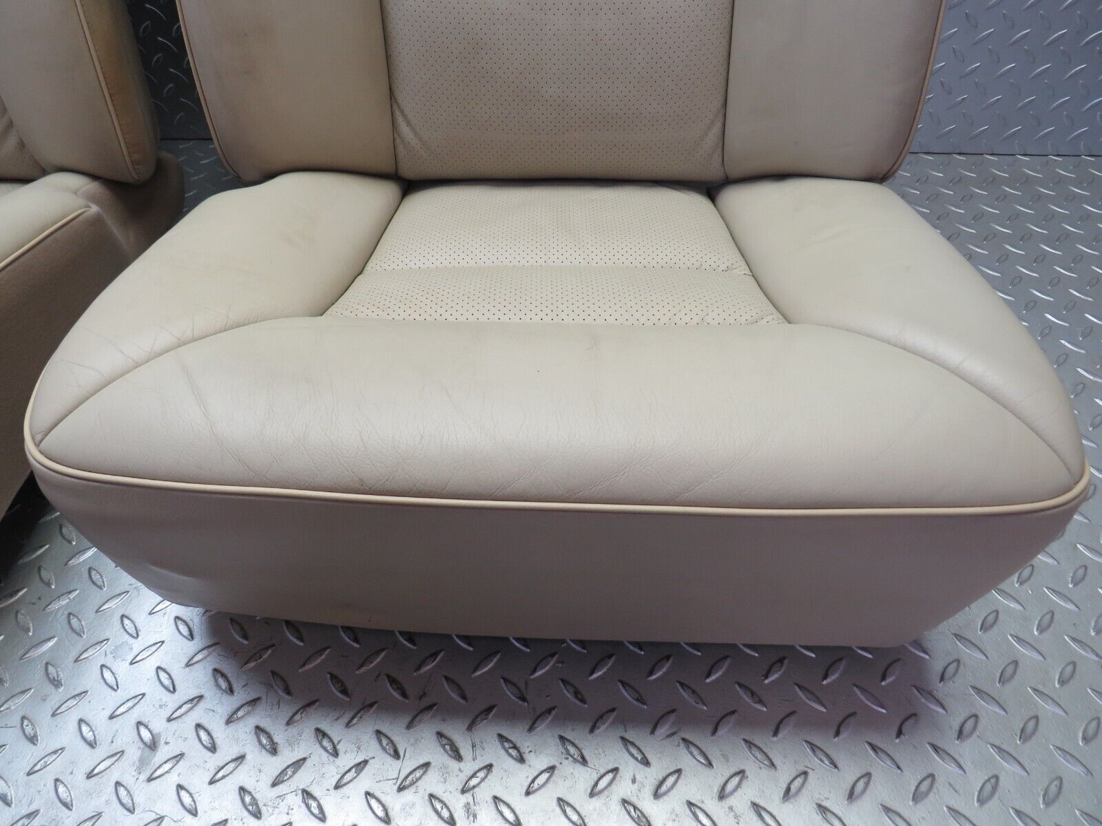 26749 Mercedes-Benz C124 E220 Coupe Rear Seat Leather Beige