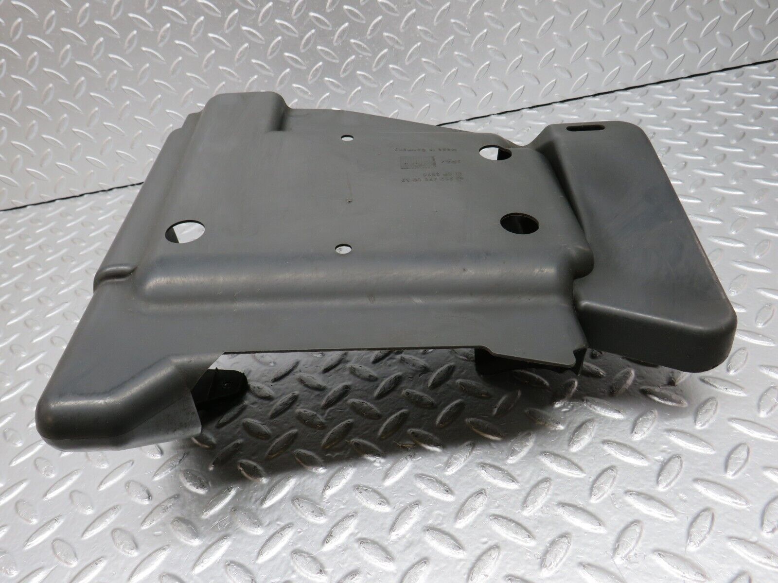 33239 Mercedes-Benz W202 C180 Fuel Pump Cover 2024780037