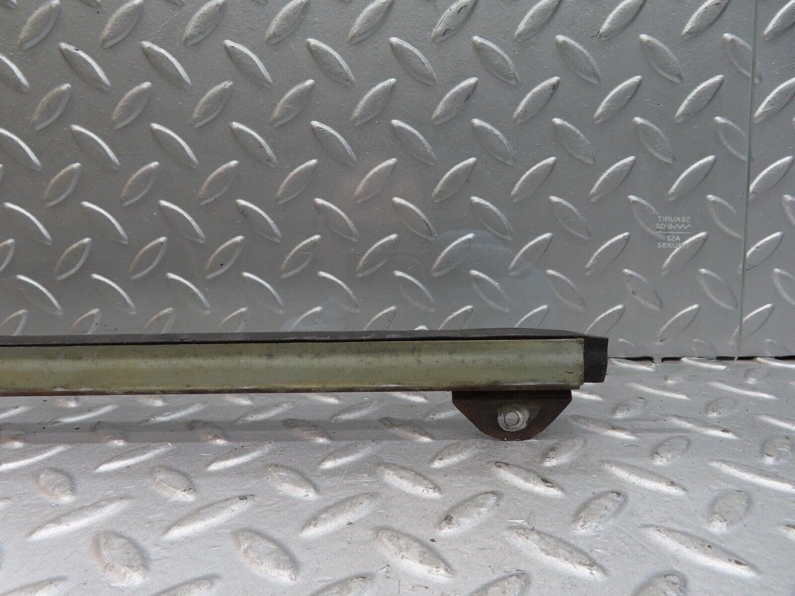 12657 Mercedes-Benz W111 220SE Front Right Door Window Glass