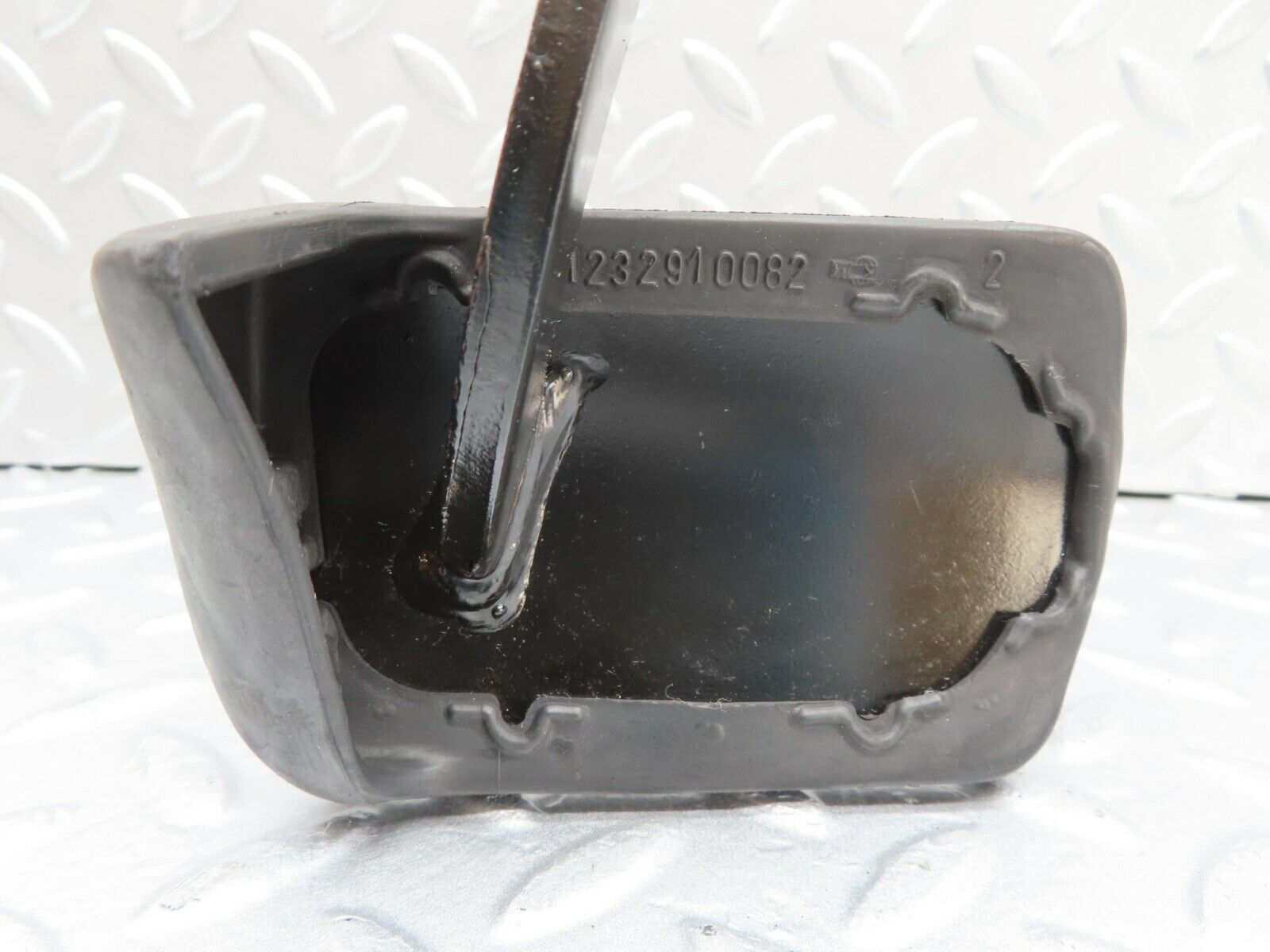 16011 Mercedes-Benz W123 280E Brake Pedal With Rubber 1232910082