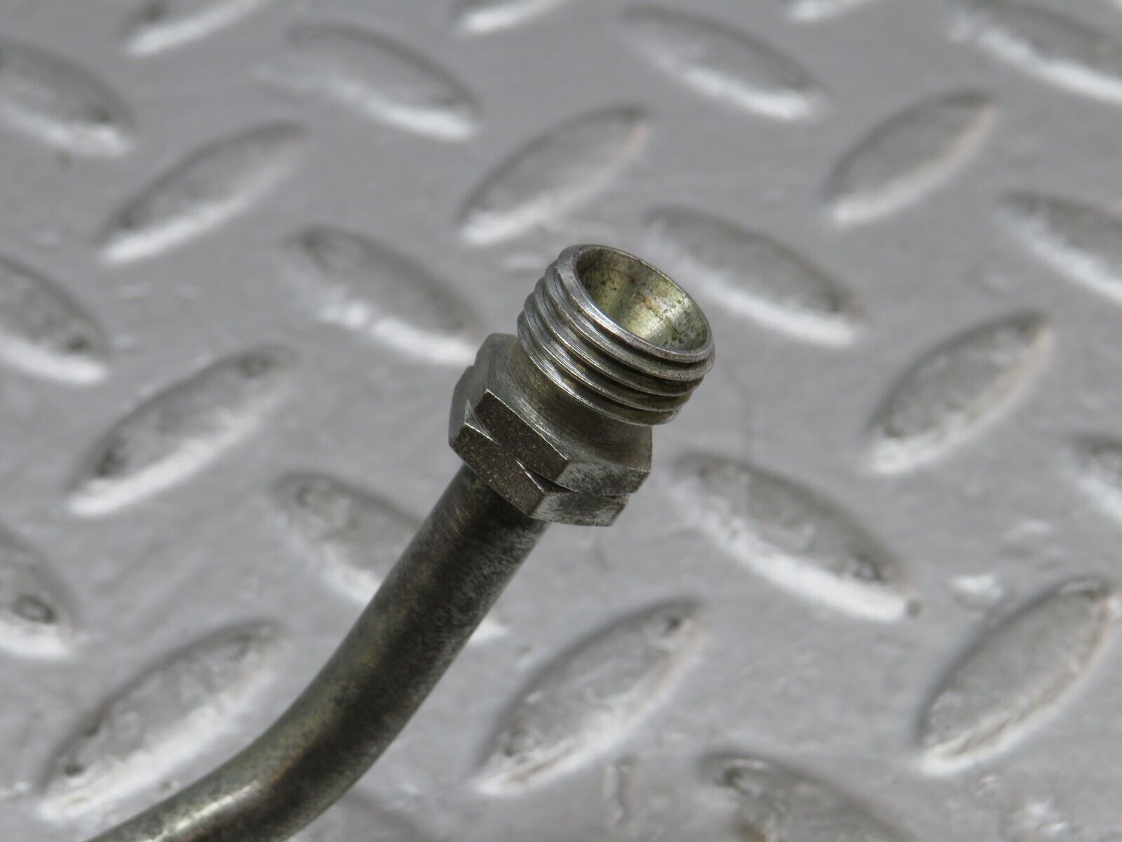 36309 Mercedes-Benz W126 420SE Oil Pipe Line