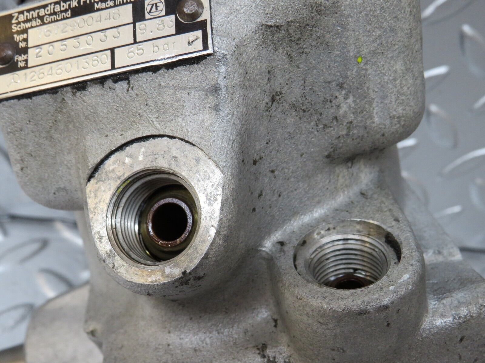 25584 Mercedes-Benz W123 200 Power Steering Pump 1264601380