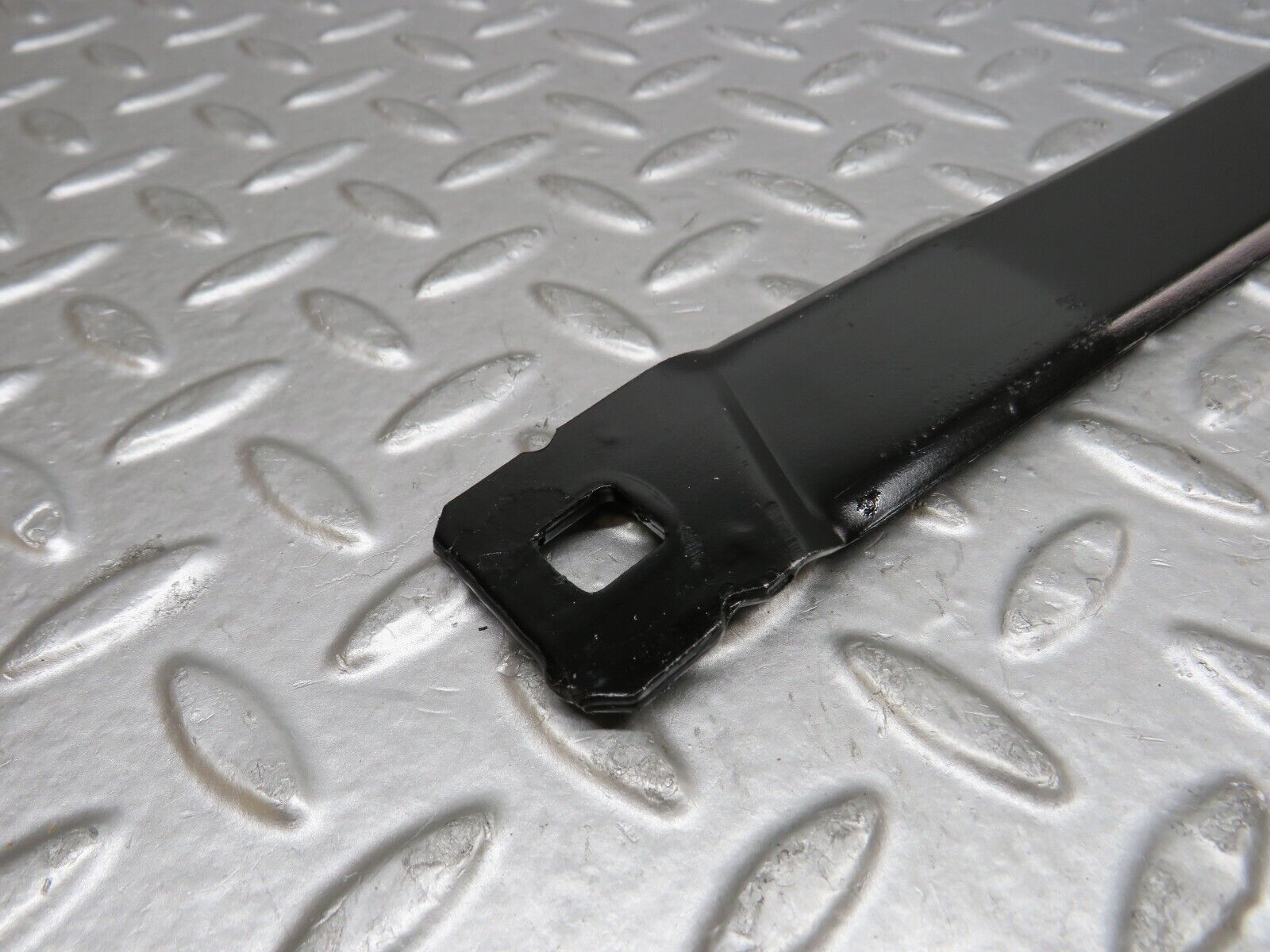 36768 Mercedes-Benz W201 190E 2.0L Fuel Tank Tightening Strap 2014700040