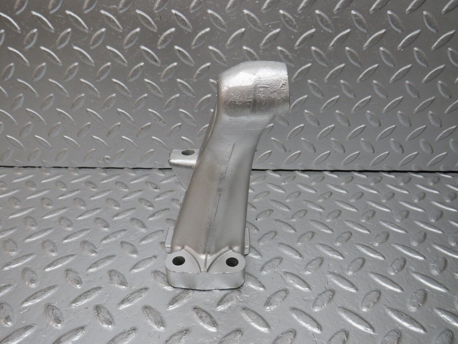 0876 Mercedes-Benz W123 240D Engine Mount Bracket Right Side 6152231404