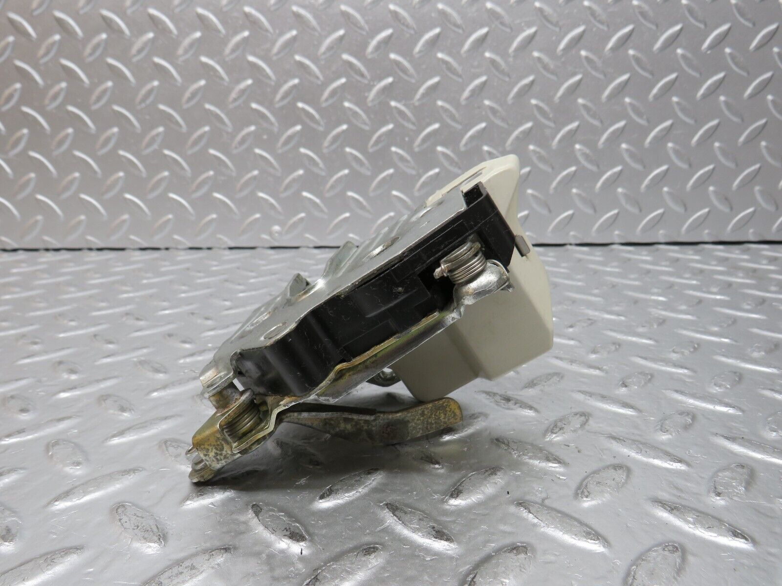 31796 Mercedes-Benz W201 190LE 1.8L Rear Right Door Lock Mechanism