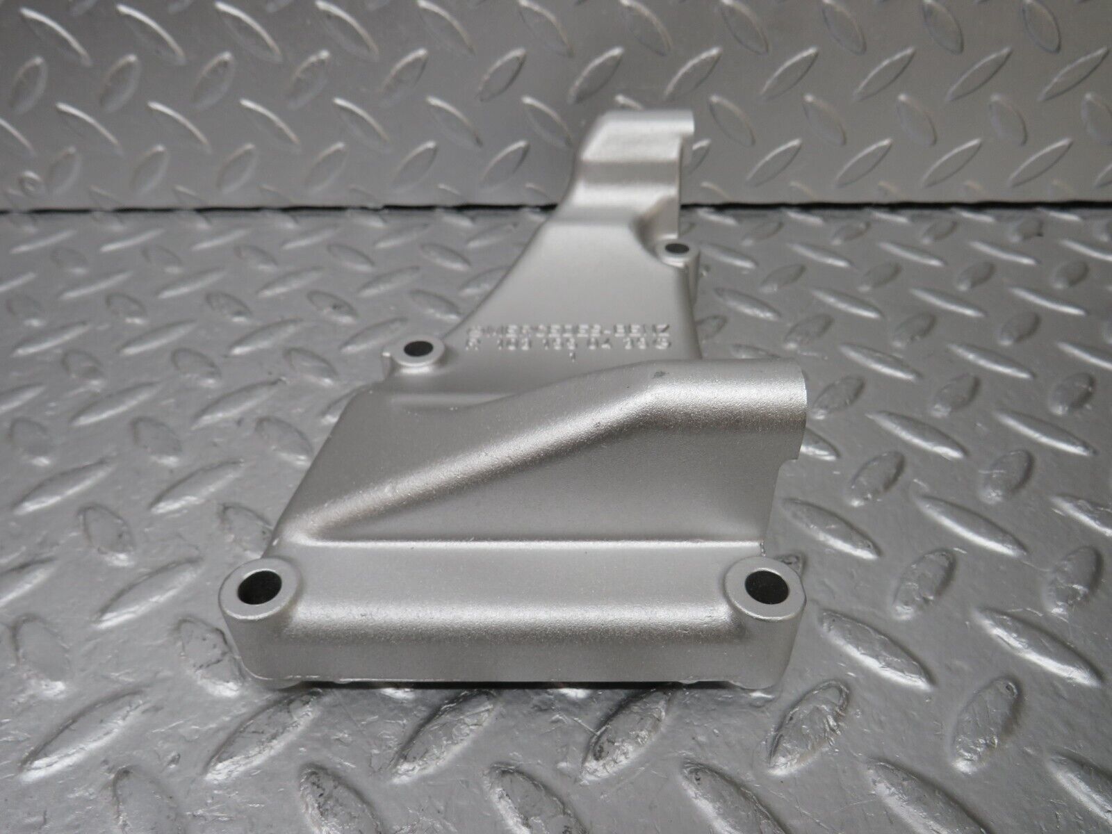 34686 Mercedes-Benz W124 260E Alternator Generator Mount Bracket 1031550435