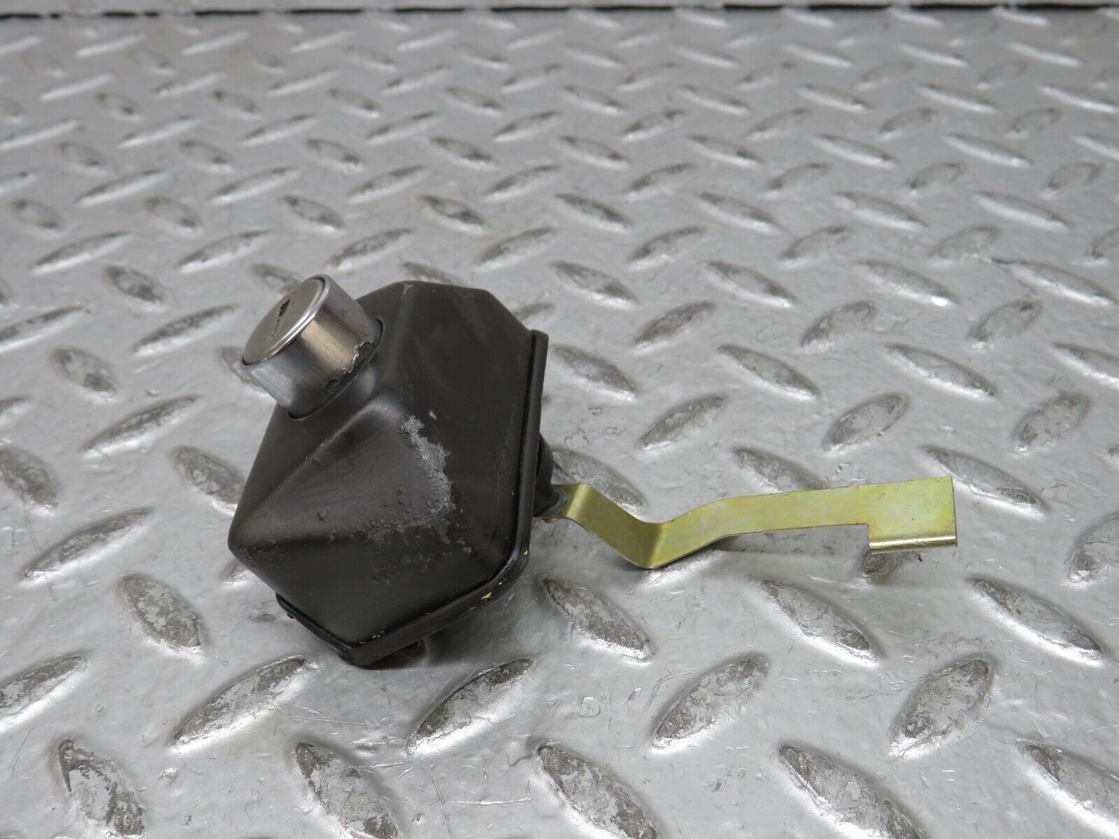 28892 Mercedes-Benz W123 230E Trunk Lock No Key 1237580096