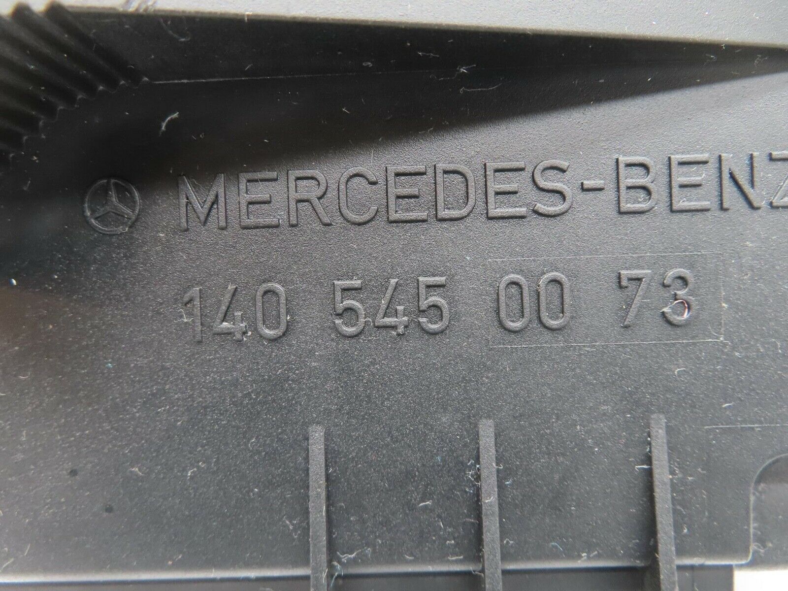 14985 Mercedes-Benz W140 S320 Fuse Box Lid 1405450073