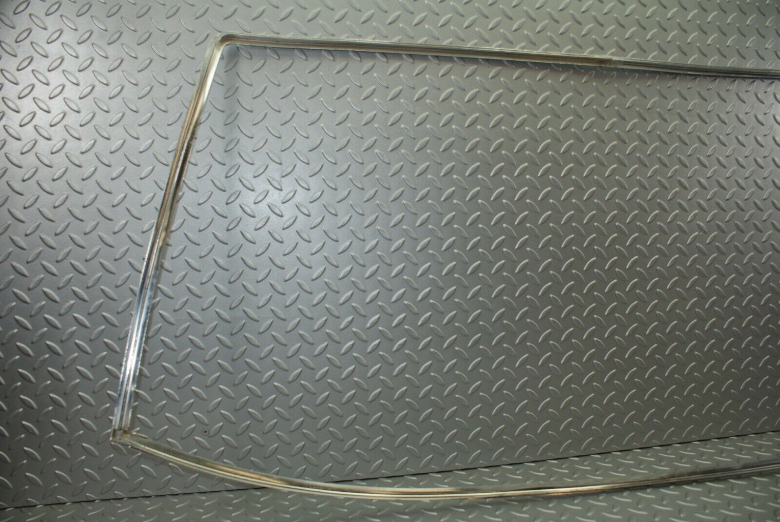 2922 Mercedes-Benz C123 280CE Coupe Front Windscreen Chrome Trim