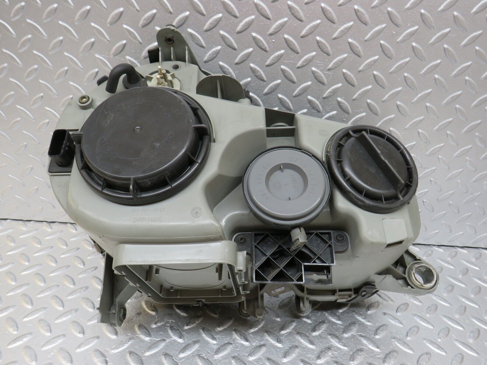 34849 Mercedes-Benz W210 320E Headlight Hella Left Side 15060700 2088000175