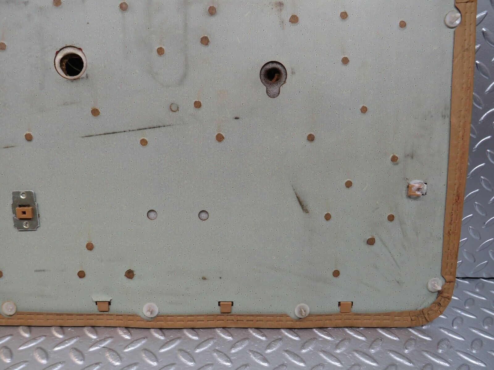 25467 Mercedes-Benz W123 200 Front Right Door Card Palomino