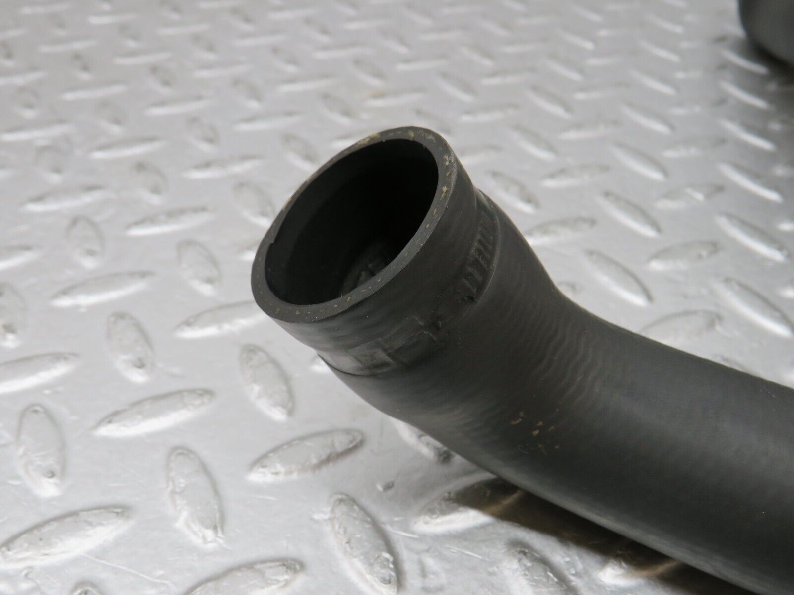 36284 Mercedes-Benz W126 420SE Radiator Hose Pipe 1265014782 1265014682