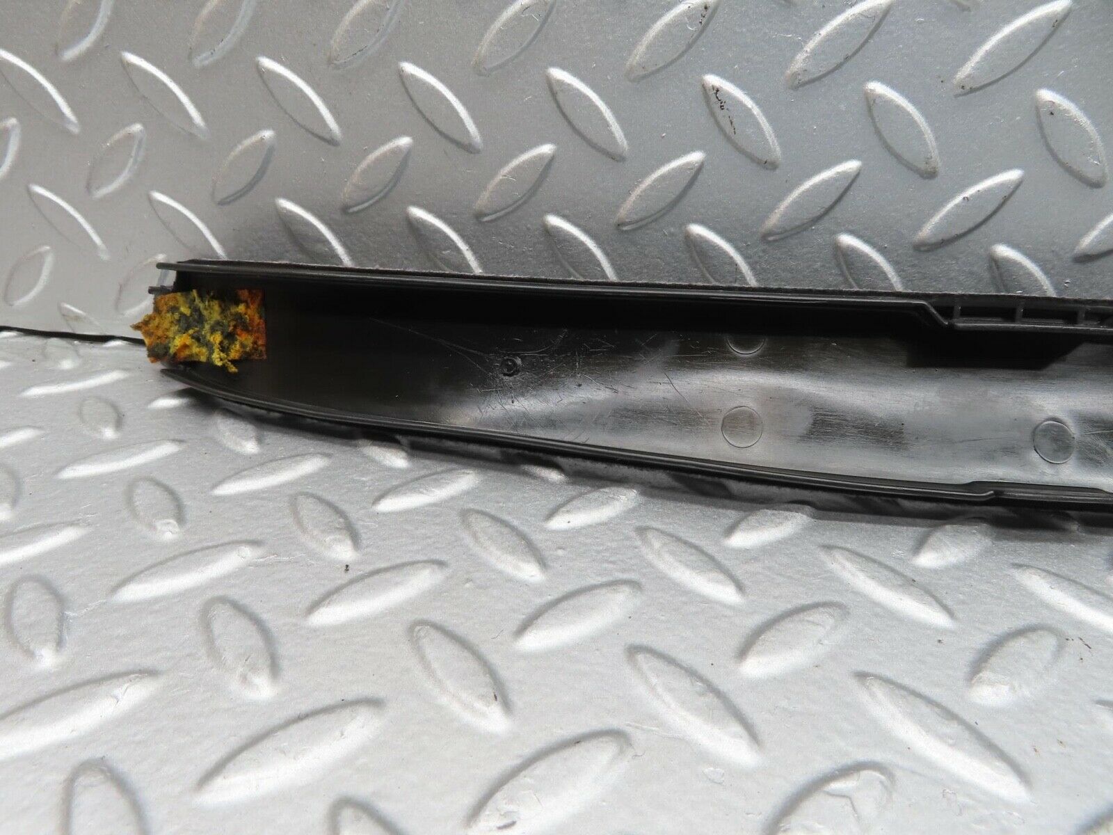 14990 Mercedes-Benz W140 S320 C Pillar Side Cover Left Side 1406902126