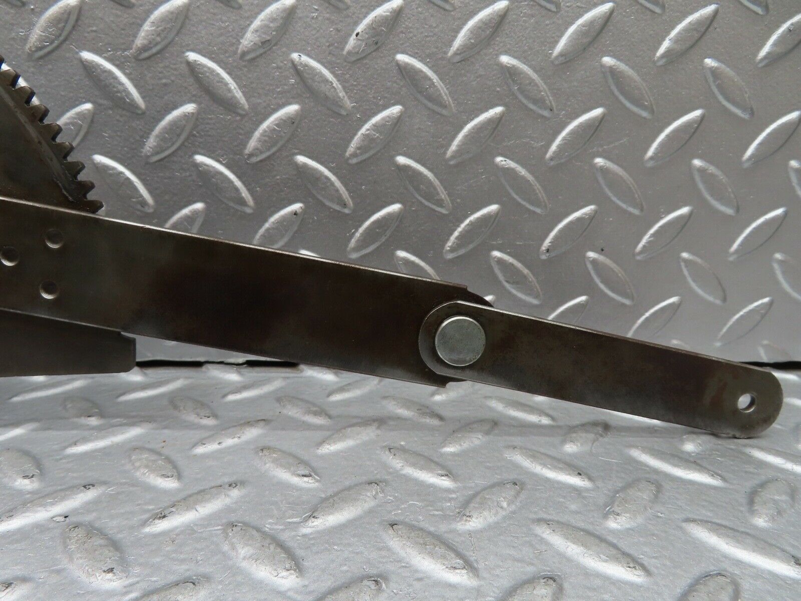 20901 Mercedes-Benz W114 250CE Coupe Rear Left Manual Window Regulator