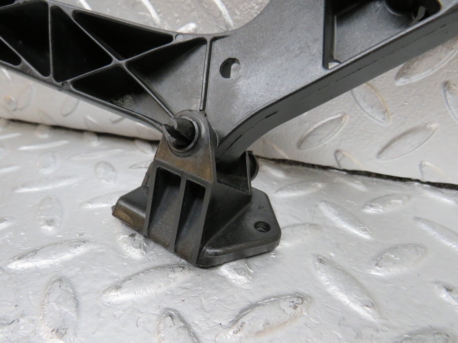 34811 Mercedes-Benz W210 320E Accelerator Pedal & Rubber 2103011820 2203010001