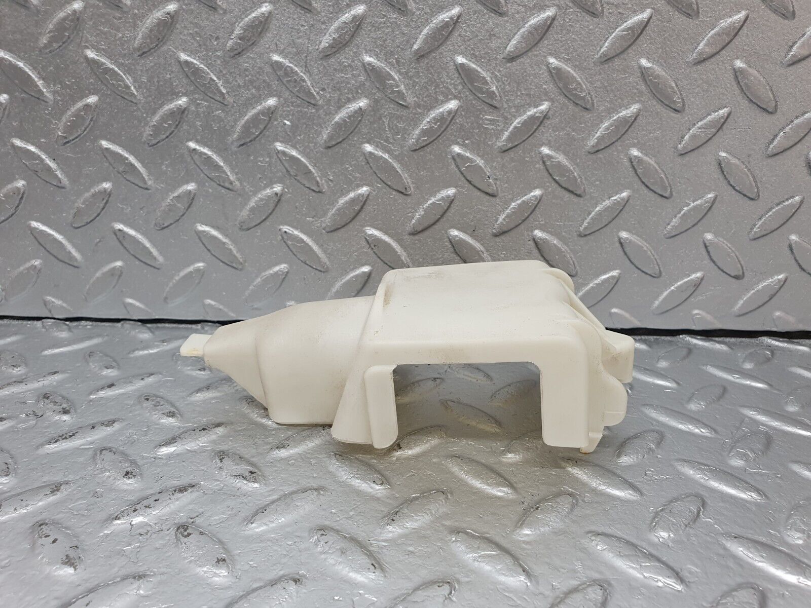 41589 Mercedes-Benz W124 200E Rear Door Lock Vacuum Actuator Cover 1248050590