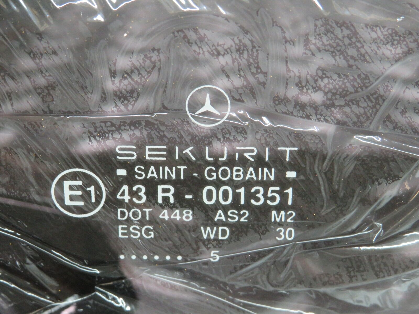 27843 Mercedes-Benz S124 300TE Wagon Rear Left Trunk Quarter Window Glass