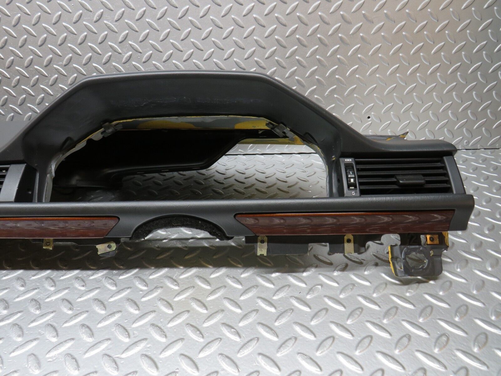 31338 Mercedes-Benz S124 220TE Wagon Dashboard Black