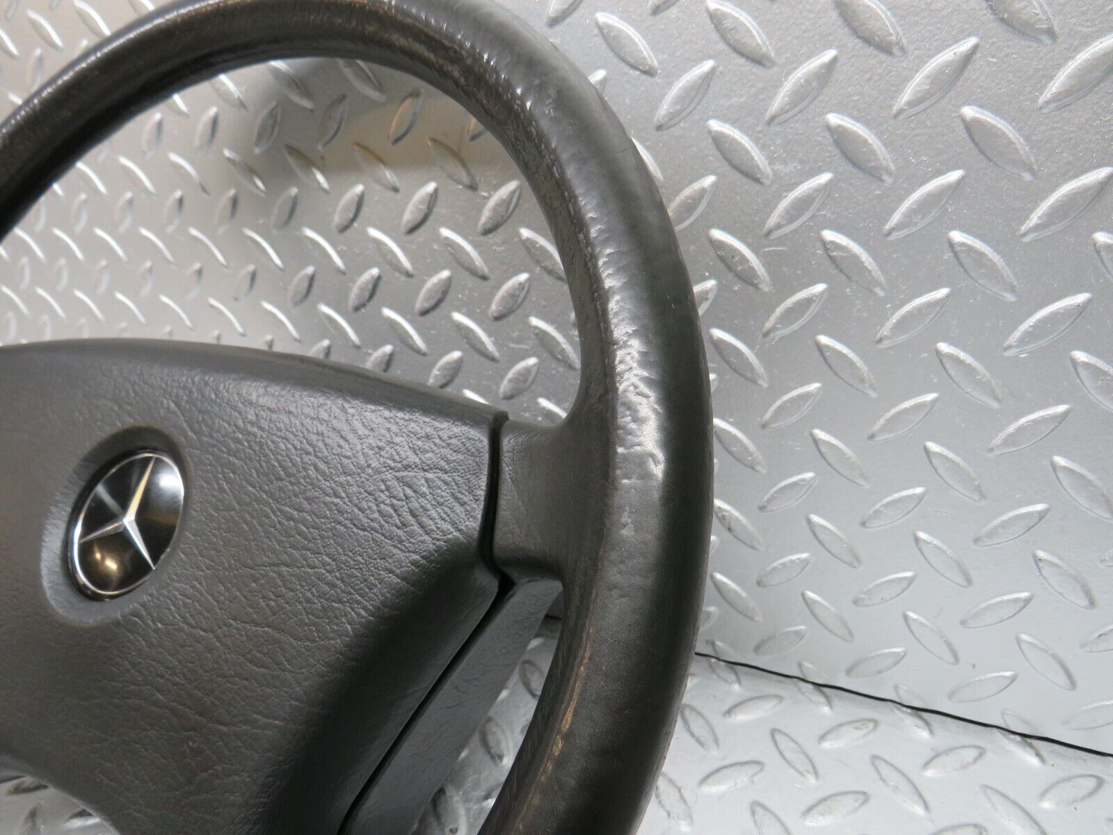 30257 Mercedes-Benz W124 230E Steering Wheel