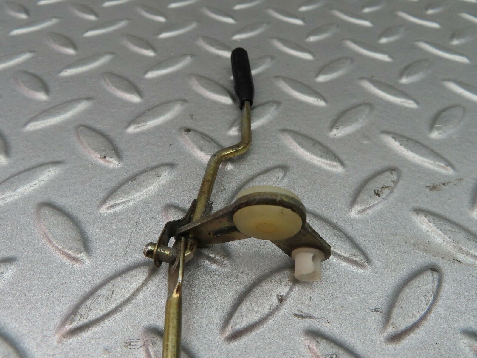 6045 Mercedes-Benz W126 380SE Door Lock Vacuum Actuator & Knob Rear Right