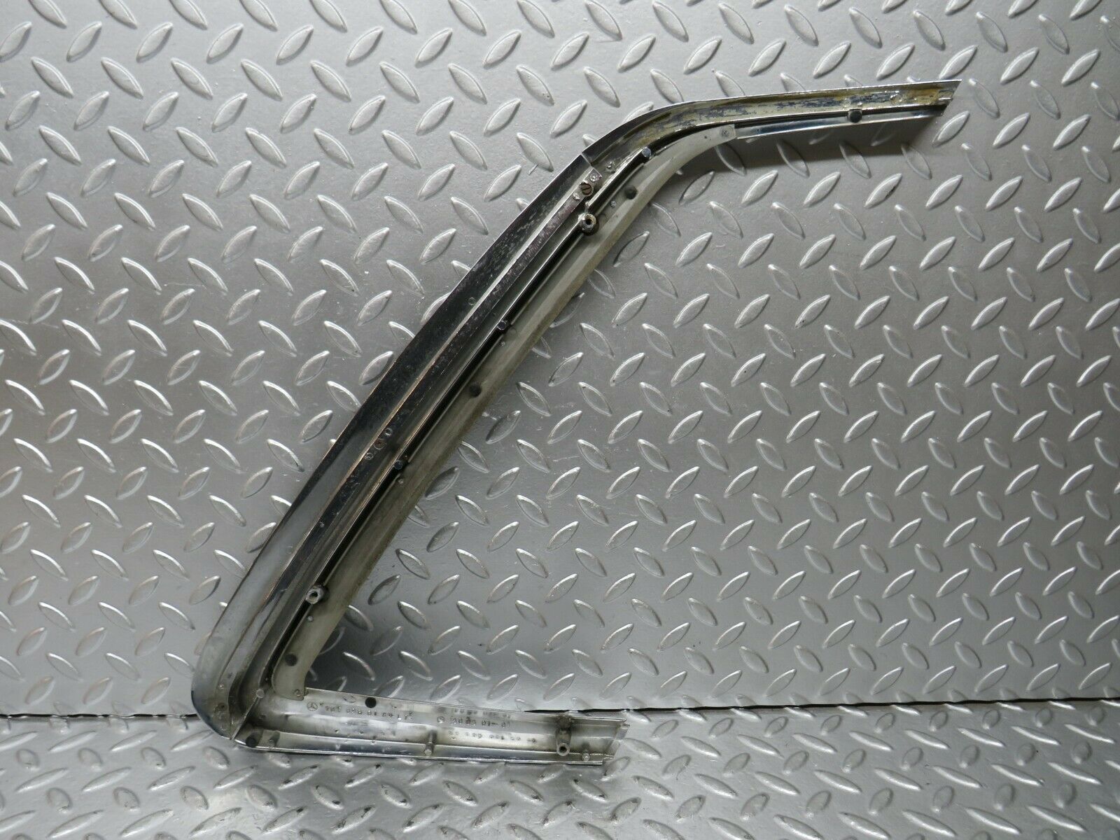 23785 Mercedes-Benz C107 450SLC Coupe Rear Window Trim Left 1076980189