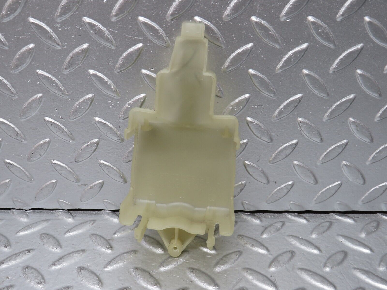 30284 Mercedes-Benz W124 230E Rear Door Lock Vacuum Actuator Cover 1248050590