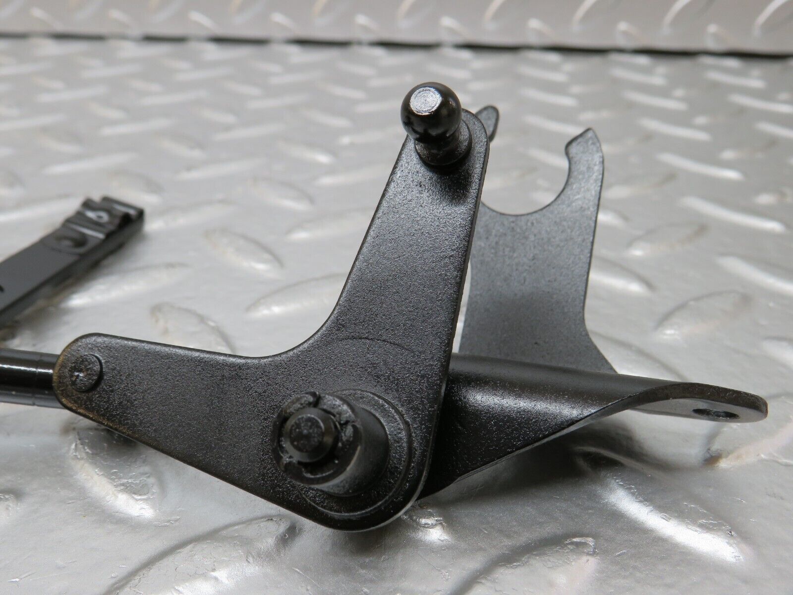 25556 Mercedes-Benz W123 200 Throttle Linkage