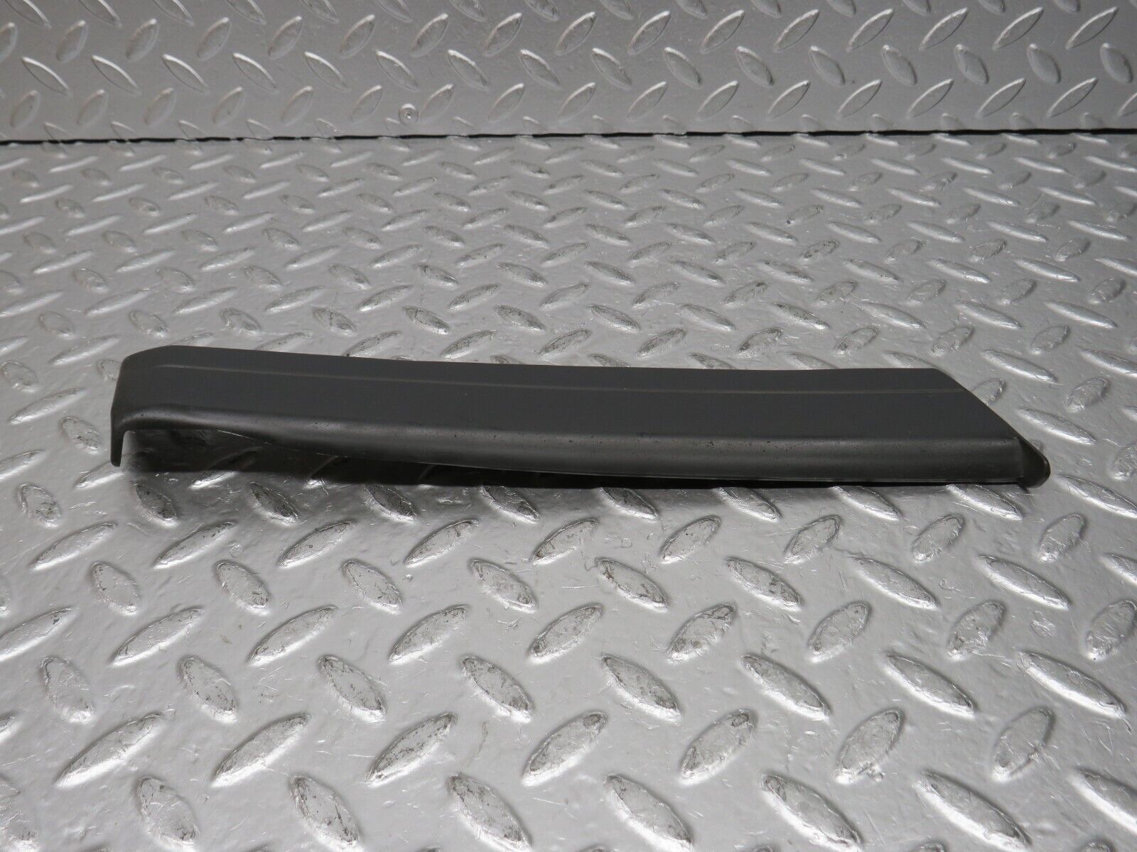 32296 Mercedes-Benz S124 300TE Wagon Front Left Fender Wing Lower Moulding Trim