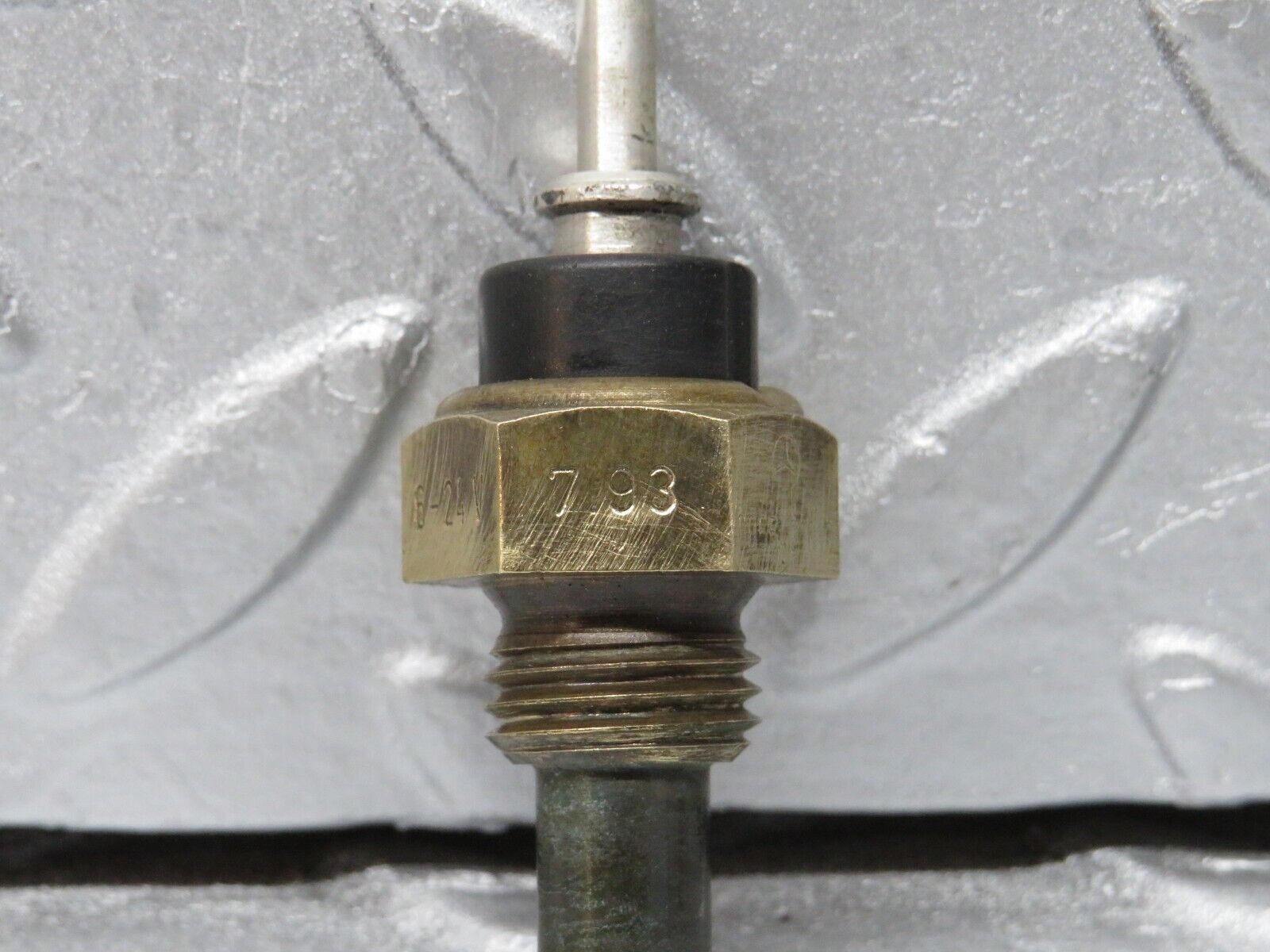 38129 Mercedes-Benz A124 320E Cabriolet Coolant Temperature Sensor VDO 0055421017