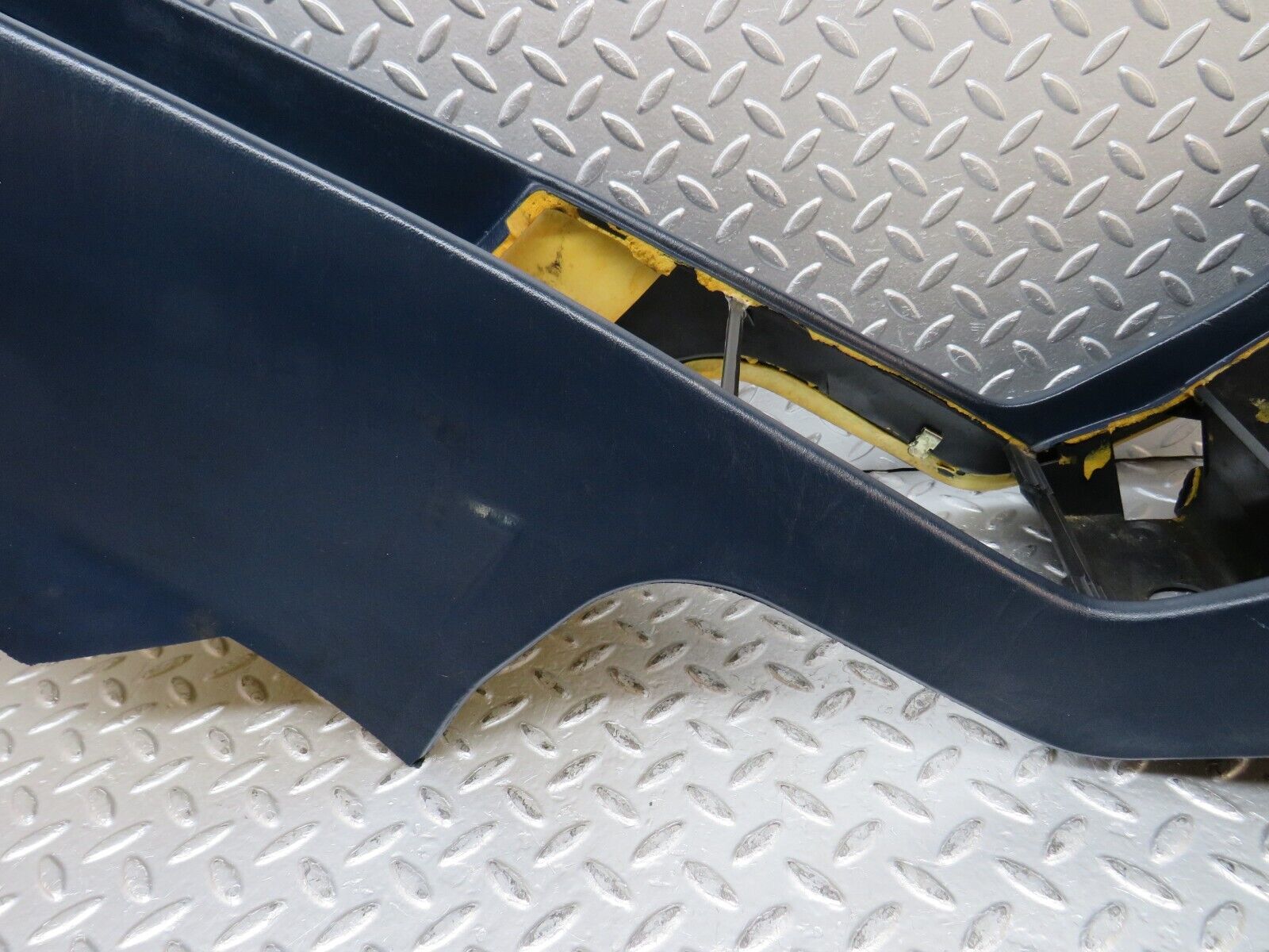 31925 Mercedes-Benz W123 230E Centre Console Blue