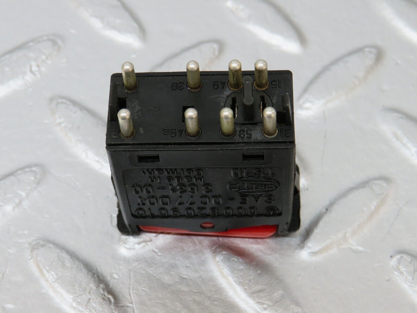 34619 Mercedes-Benz C126 380SEC Coupe Hazard Warning Light Switch 0008209010