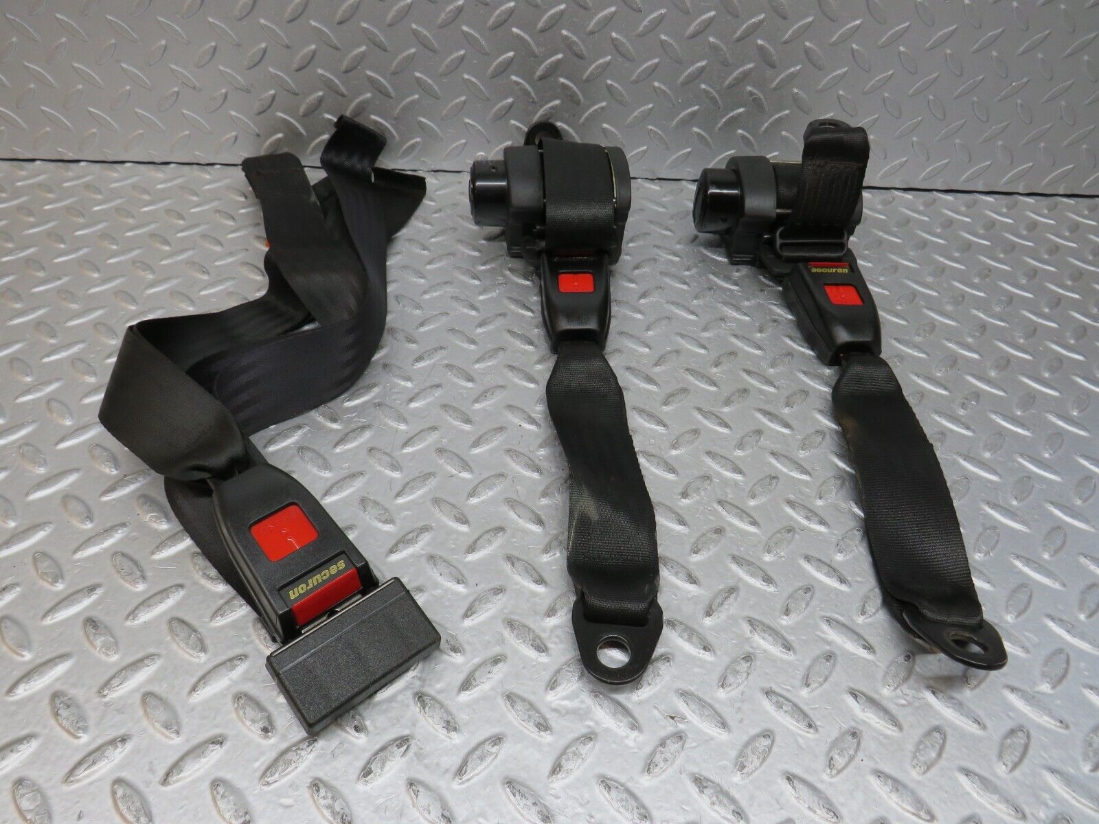 37404 Mercedes-Benz W109 300SEL Rear Seat Belt Set With Buckles