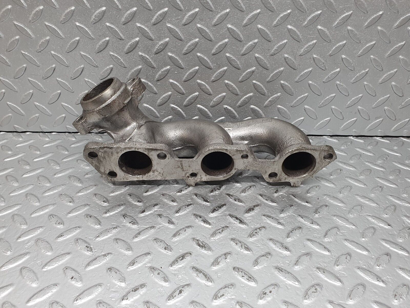 41202 Mercedes-Benz W126 300SE Exhaust Manifold Cylinder 4-6 1031422202