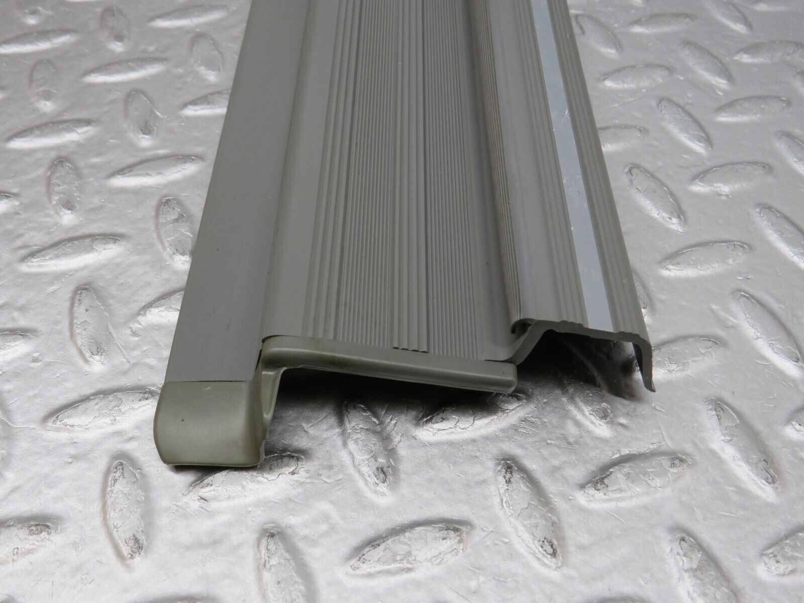 35991 Mercedes-Benz W126 420SE Rear Right Door Sill Trim Grey